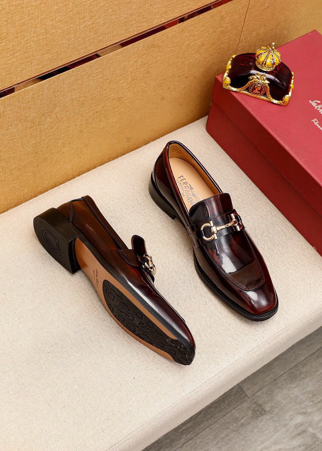 Men's shoes 💰480 💐 Product trademark: Ferragamo "Ferragamo" casual leather shoes Regular size: 38-44 (45.46.47🉑️Customized) Product materials: Selected imported first-layer open-edge beaded cowhide leather upper + luxury hardware buckle, imported water-dyed cowhide leather lining. Strong three-dimensional visual effect, original rubber outsole Color: 2⃣️colors available